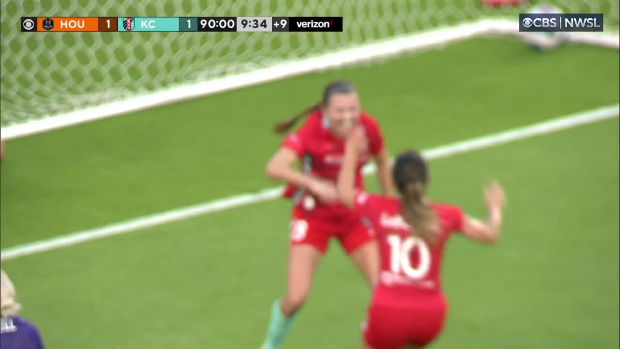 KANSAS CITY CURRENT IN THE 99TH MINUTE TO WIN THEIR FIRST EVER NWSL PLAYOFF GAME. 😱

MADNESS. 😤”