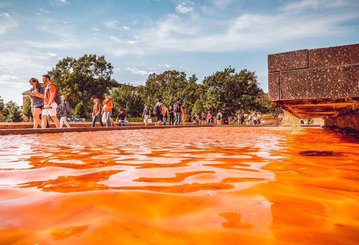 CowboyFB's tweet photo. The fountain is officially orange. Let’s homecoming 🤠

#DAT | #GoPokes https://t.co/jNZT9GvlBL