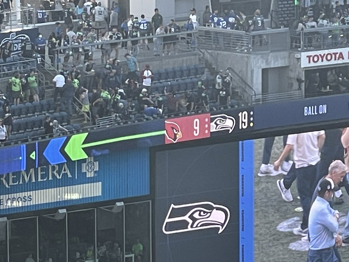 We finally won something this weekend. Good job Seattle.

#Seahawks #SeattleMariners #seakraken