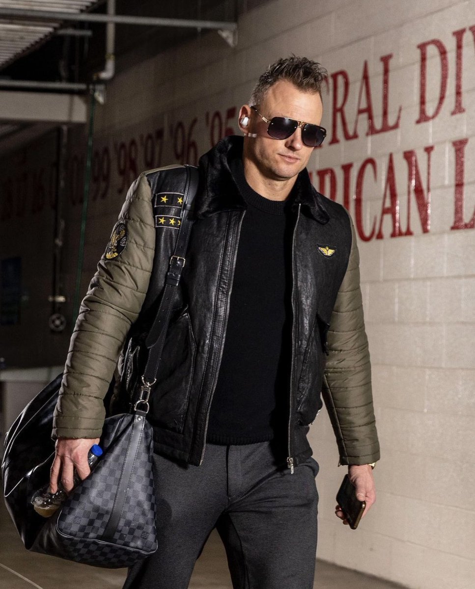 Max Darwin (@maxdarwin) on Twitter photo #joshdonaldson looks like a sniper walking in. #joshdonaldson looks like a sniper walking in.