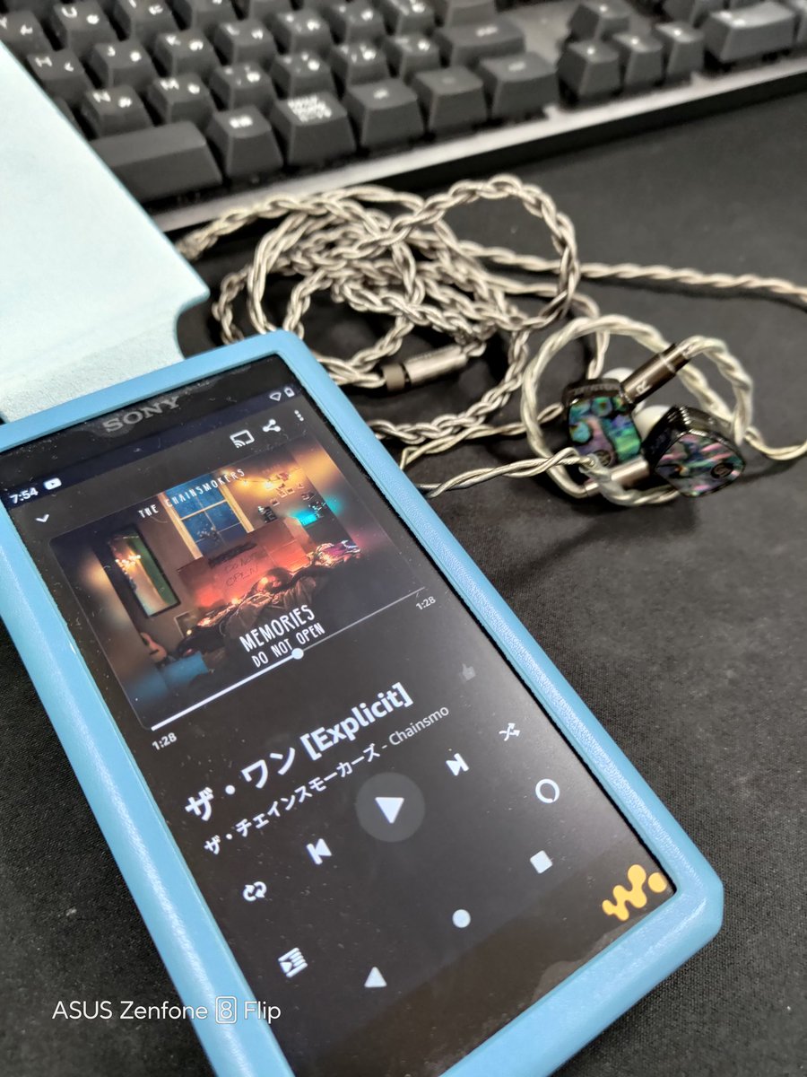tapilemo's tweet photo. おはようございます＼(^o^)／
今週もがんばっていしましょつ！
#NW_WM1AM2 × CAM5447 × #chainsmokers 「the one」 https://t.co/mTmksJt02J