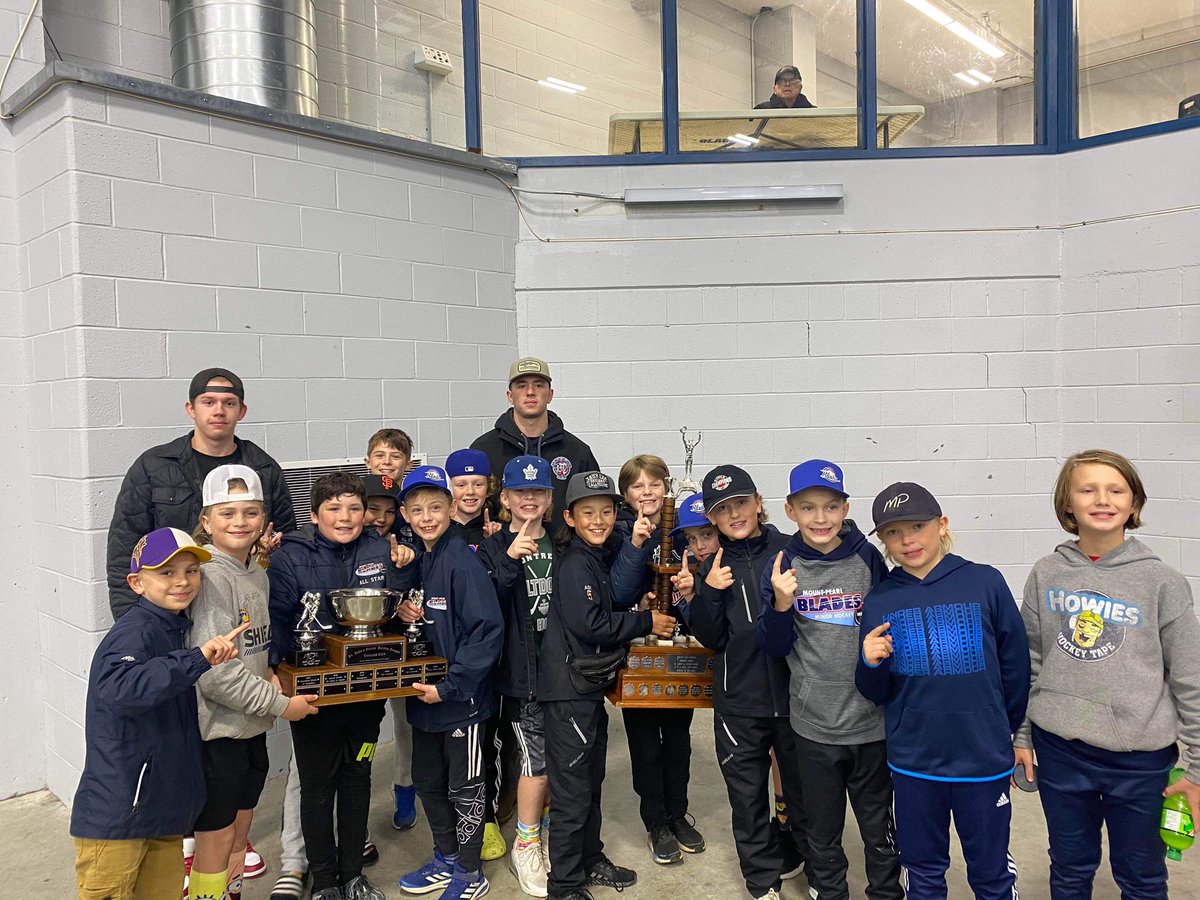 MtPearlBlades's tweet photo. A few of the U11 Blades posing with the Taylor Cup and taking in some @MPJblades action at the Glacier tonight! Way to go Blades! https://t.co/ozroHE7x4A