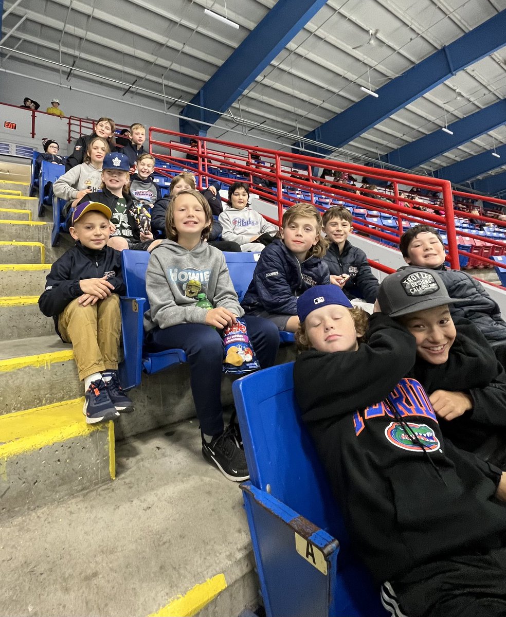 MtPearlBlades's tweet photo. A few of the U11 Blades posing with the Taylor Cup and taking in some @MPJblades action at the Glacier tonight! Way to go Blades! https://t.co/ozroHE7x4A