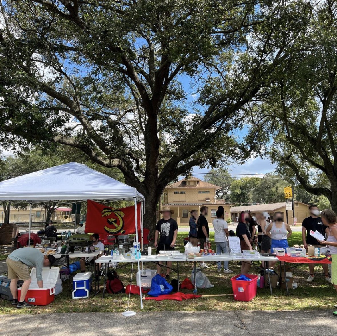 TropCommunists's tweet photo. Thank you for 100 weekends! A huge round of applause to all our friends, comrades, and community supporters who came out to celebrate with us.
We are so thankful to have had the opportunity to spend so much time serving and growing with the people. https://t.co/DOc3ebc2Iw