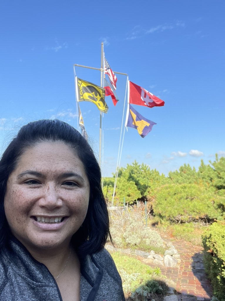 tessbarker's tweet image. I love my father in law’s thoughtful tradition of flying the school flag of whichever kids are visiting. @bigten is well represented with @IUHoosiers @uiowa and @UMich flying proudly in the Cape Cod sunshine!