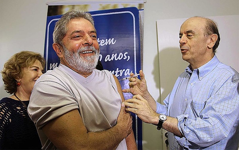 poptime's tweet photo. 🚨 É FAKE que o Governo Lula negligenciou a vacina!

Em 2010, sob governo Lula,  o Brasil foi o país que mais vacinou contra a gripe H1N1! #DebateNaBand https://t.co/iswTSTr90N