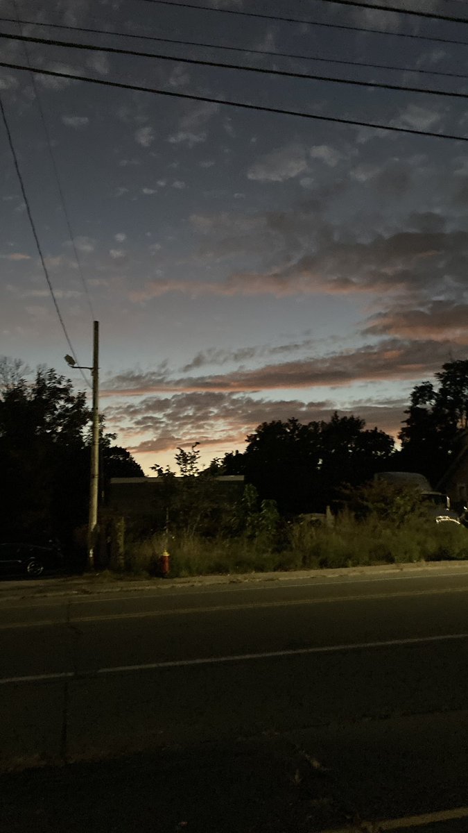 SueMo428dog's tweet photo. Last sunset after 6pm. #fallnight. #cookinginthedark #sunnyholbrook @ericfisher @growingwisdom https://t.co/l9Py5Etayf