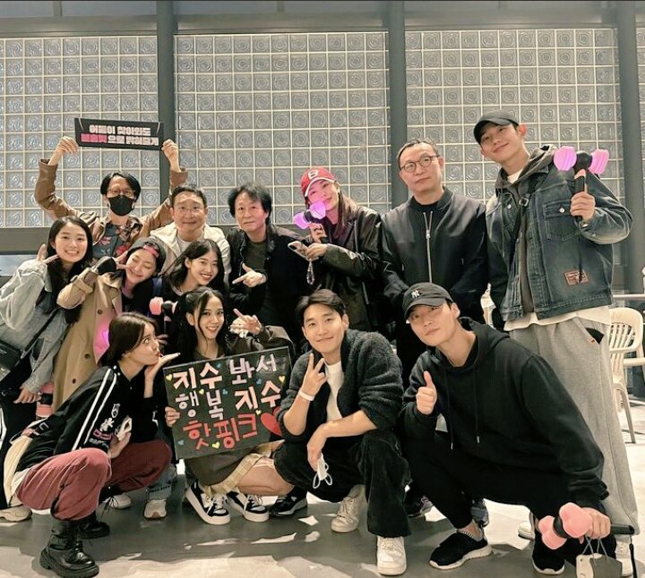 AsmarPorras's tweet photo. Se extraño ver al elenco de Snowdrop que hermoso se ve todos juntos :)
#Snowdrop https://t.co/UQ3ApV7rVG