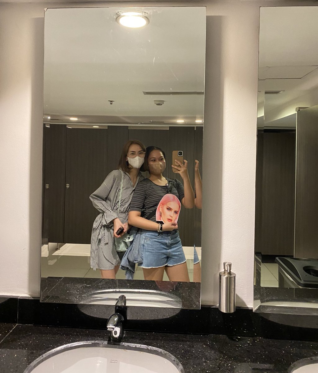 angeseconds's tweet photo. photo shesh at the cr with the queen @AnneMarie 💗 https://t.co/CurBGJe9pp