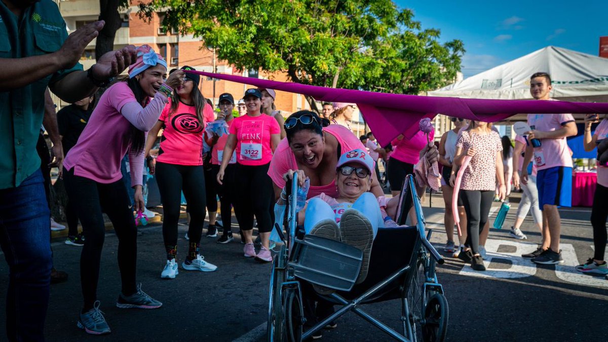 RafaelRamirezC's tweet photo. ¡10km de vida, 10km de lucha, 10km de prevención y amor!💪🏾

Así estuvieron los ánimos este #16Oct en la #XXIICaminataPorLaVida de #FAMAC, que luego de dos años, nuevamente, vistieron las calles de Maracaibo de esperanza y fe. https://t.co/8uaO9vSoqo