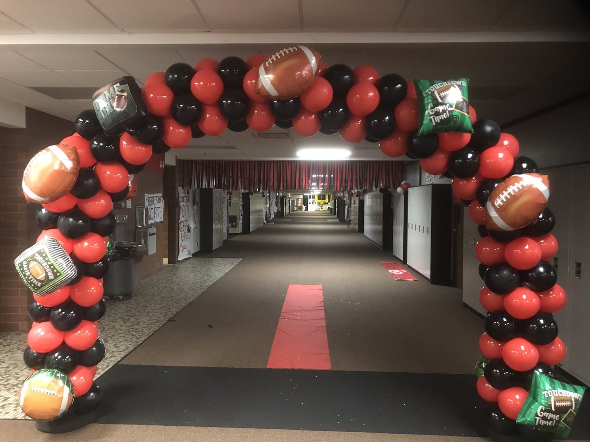 McKinleyPups's tweet photo. Spirit Week‼️💪🏽❤️🏈🐶 Let’s do this‼️ #ProudPups #BeatMassillon @CCS_District @btsohio @CantonRepdotcom https://t.co/UbuZJkoBQn