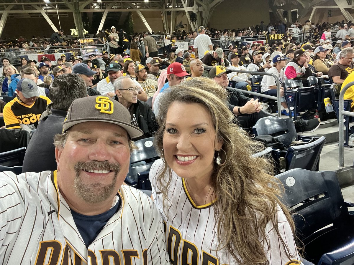 ChristineLutty's tweet photo. Celebrated our 29th Anniversary weekend downtown at the LAST GAME of the Padres/Dodgers series!! UhhhโBu-BYE, L.A.!! ๐คญ
@Padres s/h given out GEESE last night!! ๐คฃ
#TheirGOOSEIsFRIED!! ๐ฆ
#WeBEATL.A.!! ๐#NLDSChamps!! ๐ฅ
#PadresADVANCE!๐คโพ๏ธ๐
#BringItON,Phillies!! ๐ https://t.co/MuKmyk9FYV