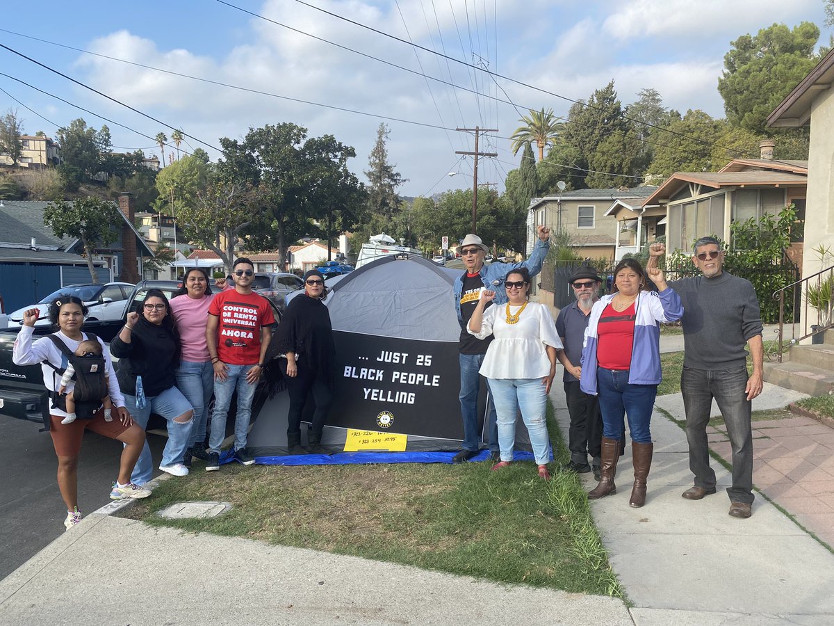 We have a long history of Black &amp; Brown #Solidarity…because smashing white-supremacy benefits us all. 
<a href="/kdeleon/">Kevin de Leόn</a> betrays that history and must #ResignNow. #BlackLivesMatter