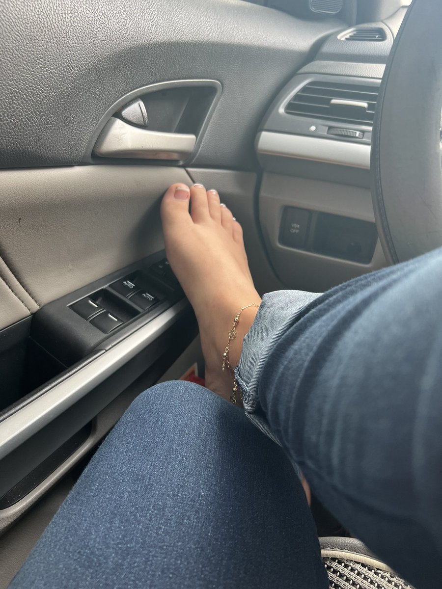 LexiValens's tweet photo. A little tease bc my feet were looking extra cute today 🥰 https://t.co/w3bTiFzMZl