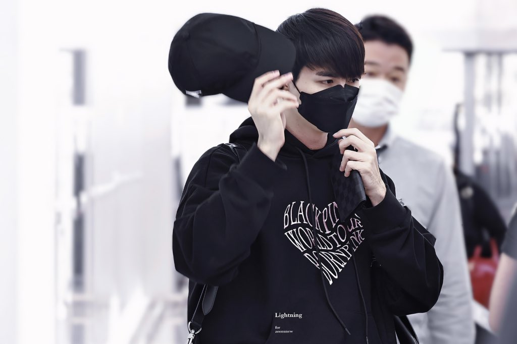 lightningznn's tweet photo. 221017 출발
@CwrNew @zee_pruk 

#ZeeNuNew 
#ZeePruk
#NuNew 
#ซนซน
#ZeeNuNewGo2KoreaJapan https://t.co/FXfN7nQ66V