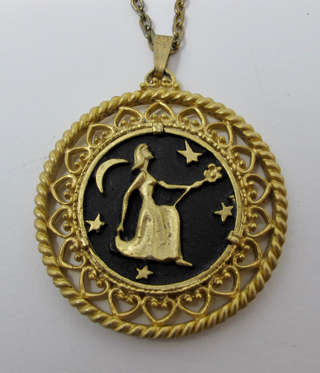 docbrite's tweet photo. Dating from the 1960s, this talismanic necklace features a gold filigree pendant with an image of a woman, evidently a witch or sorceress, making a flower offering beneath the light of a crescent moon and stars. I've never seen a piece like it.

https://t.co/JzJFRNPH2k https://t.co/T1nnsuqAJS