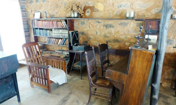 umzamocapital's tweet photo. Utopia House Museum in Mutare, Zimbabwe
#VisitMutare #VisitZimbabwe #TravelZimbabwe #TouriZim #VisitManicaland #Dangamvura #Mutare #Manicaland #Zimbabwe https://t.co/qHTOB6YnZU