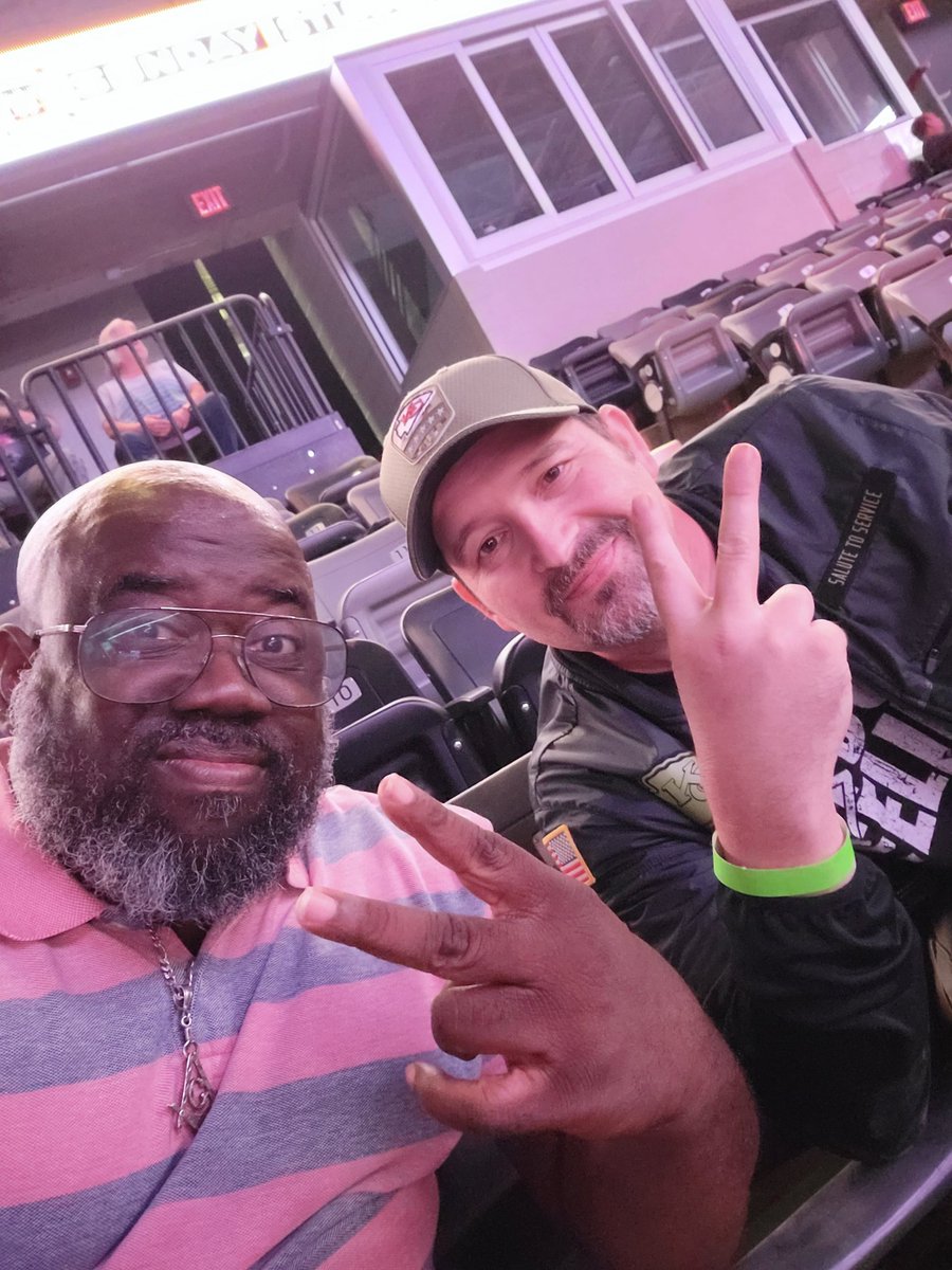 Shawn Knight Mania is RUNNING WILD! <a href="/Majic1077/">Majic 107.7 🎶</a> <a href="/WWE/">WWE</a> #WWETopeka #ShawnKnightShow #MajicMorningShow