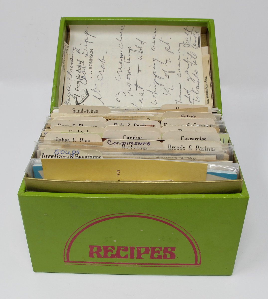 docbrite's tweet photo. Decorated with a bunch of beets, this box holds all the recipes a New Orleans home cook collected over several decades. Some are handwritten, some saved from magazines, newspapers, and product wrappers. It's almost a story in itself.

https://t.co/MXwvS6oGBb https://t.co/VMDtWWzJYC