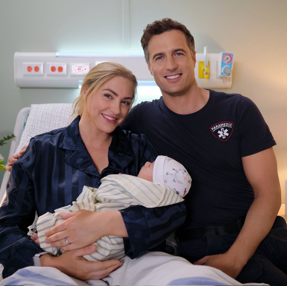 teamchessies's tweet photo. Kevin O'Brien &amp; Sarah Mercer O'Brien
(Season 2 Episode 2 - 2017)😍
(Season 6 Episode 10 - 2022)👶

@JessicaRSipos @BrendanJPenny @hallmarkchannel @SCHeartHome @DPaulsonProds #ChesapeakeShores #Chessies #ChesapeakeChristmas #MoreObriens #Karah #BabyObrien https://t.co/NF3dClrWhu