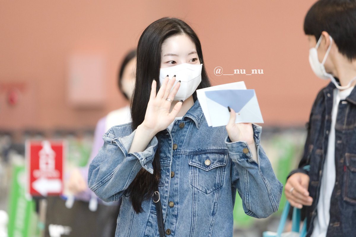 __nu_nu's tweet photo. 221007 KIX입국
TWICE 다현 채영 https://t.co/ANq40DAryy