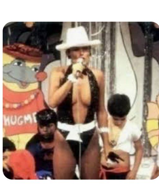 Dani33929945's tweet photo. @xuxameneghel Rainha dos baixinhos?! 🤣🤣🤣🤣 https://t.co/9ahyK1mHb0