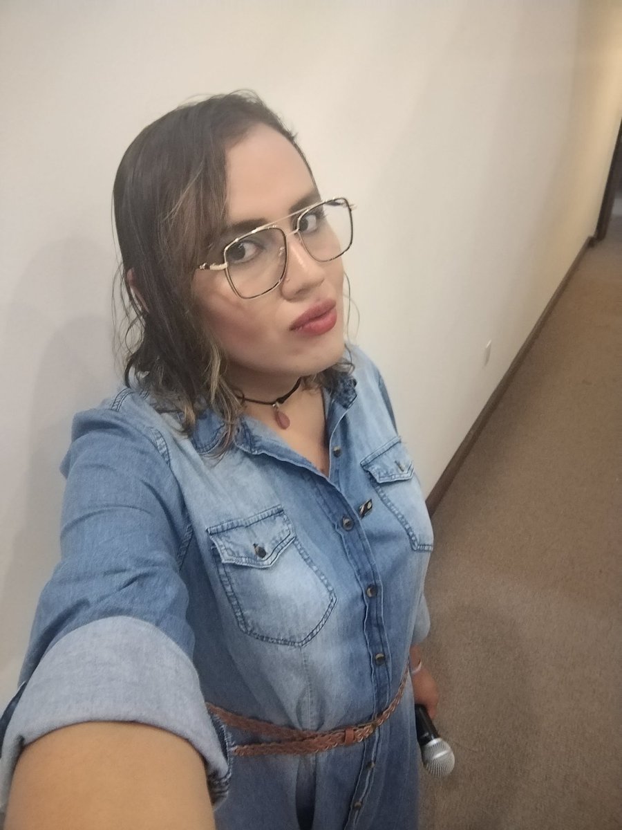 DaphneCityPop85's tweet photo. Una mujer bonita no siempre es inteligente, pero una mujer inteligente siempre se las arregla para estar bonita.
#transgirl #daphnelicious #nerdqueen https://t.co/nGwcXQLtfs