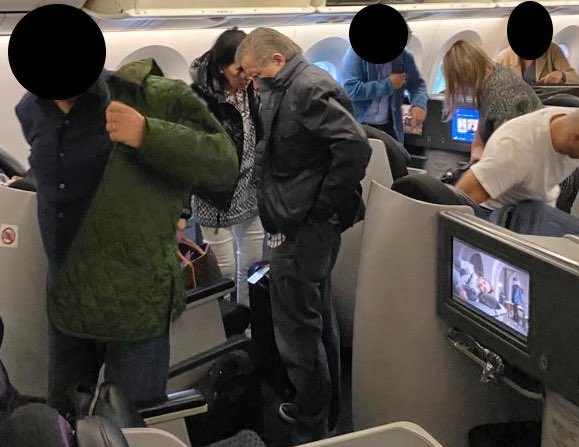 ProfesorDoval's tweet photo. Me informan que el vuelo 409 de Aeroméjico acaba de aterrizar en la muy noble y muy leal ciudad de Méjico desde Nueva York. En primera clase, según la pobreza franciscana exigida a los miembros del gabinete del Licenciado Obrador, viajó el secretario de justicia @ArturoZaldivarL. https://t.co/IGa0lhGMPZ