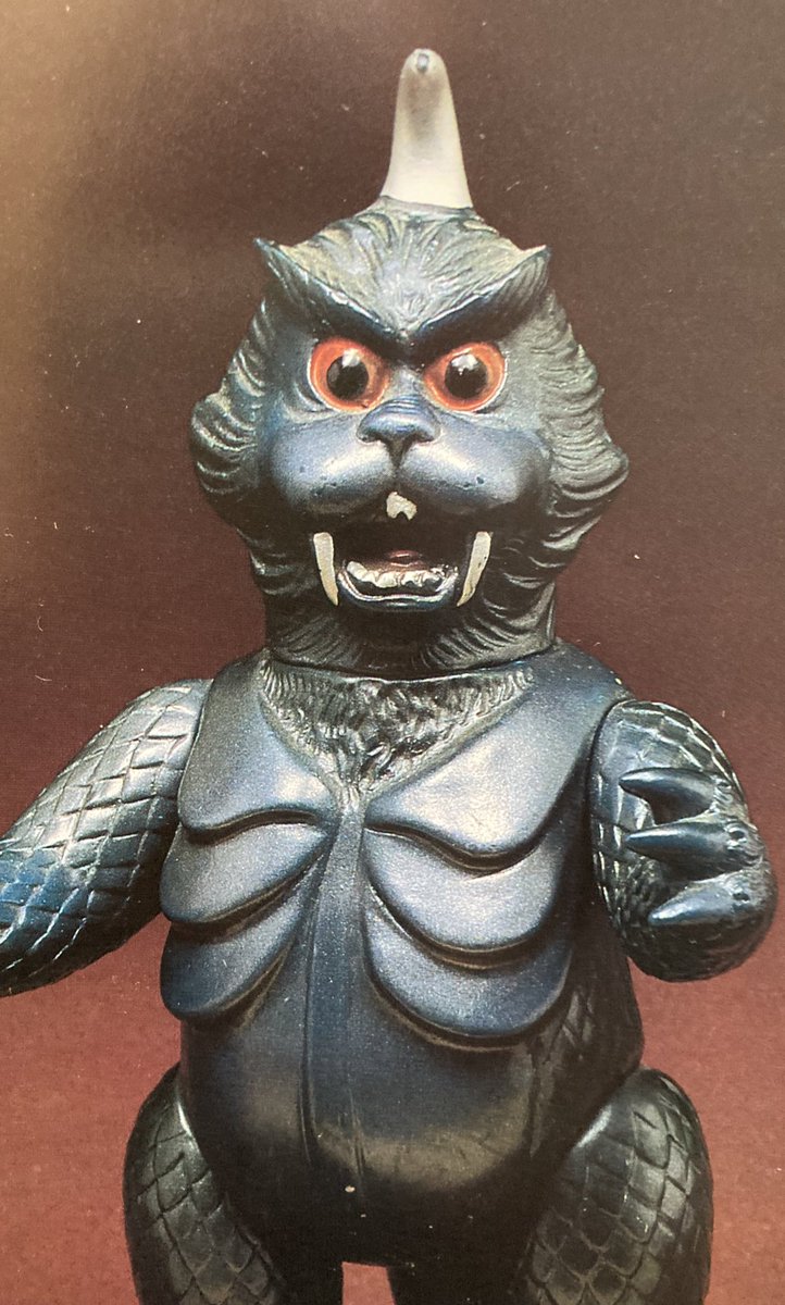 ゴメス描く時どうしてもゴジラの顔じゃなくてニャロメの顔で描いて