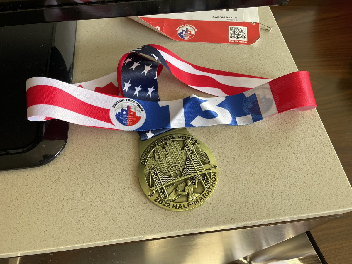 aaronjbaylis's tweet photo. Did the #freepmarathon International Half this morning. Finished well enough to get a medal, followed by a well-earned brunch at the Hudson. Running over the bridge at sunrise was awesome. Thanks to Cam for being cheerleader, photographer, and supporter in many ways ���️ https://t.co/DSkd4FF3Wg