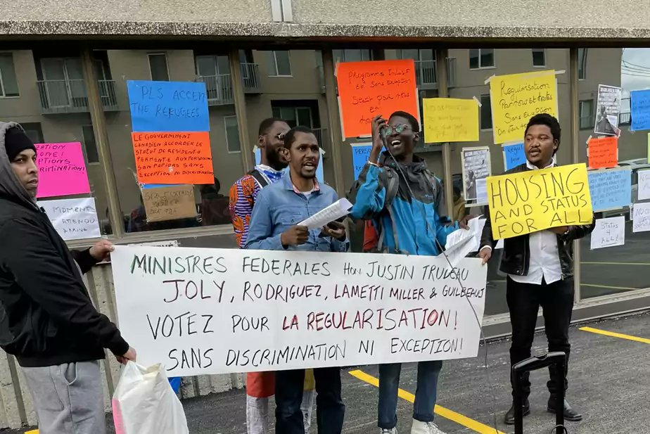 rushmew's tweet photo. Live tweeted the #CaravanMigrant for #StatusForAll today. Montreal joined 33 other locations to bring home the importance of a complete regularization program without discrimination and exclusion.
Checkout the messages @SolidariteMTL. Everyone's support and solidarity counts! https://t.co/B70Jw2vXcY
