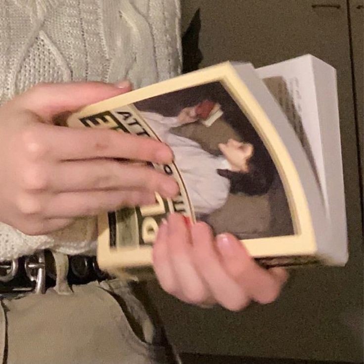 studminji's tweet image. ⌕ #studytwt  #langtwt #lifetwt

• ela/dela
• 2005
• ensino médio 2/3
• pt-br/eng
• objetivos: melhorar minhas notas e me preparar pro enem

♡: animes, filmes e séries, jogos, música, desenhar, tsims 4, bichinhos, rpg, livros, true crime

♡ ou ↺ = mutuals