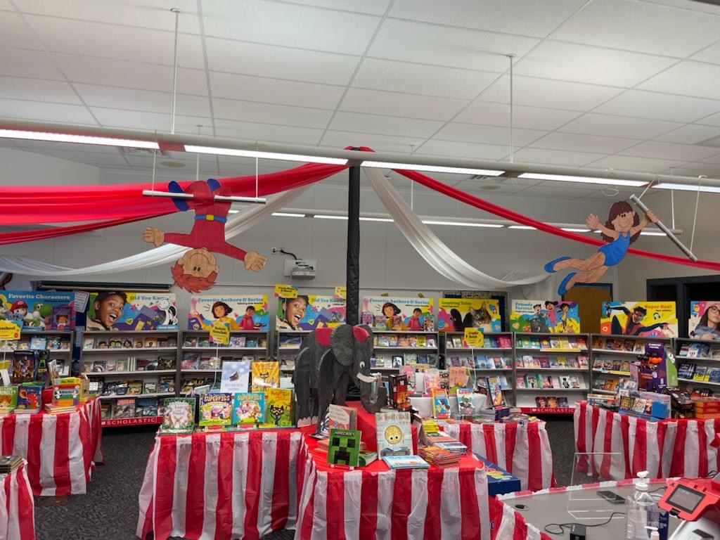 Book Fair shopping starts Monday! 🎪📚😍
Set up an eWallet here: bookfairs.scholastic.com/bf/brummer2022