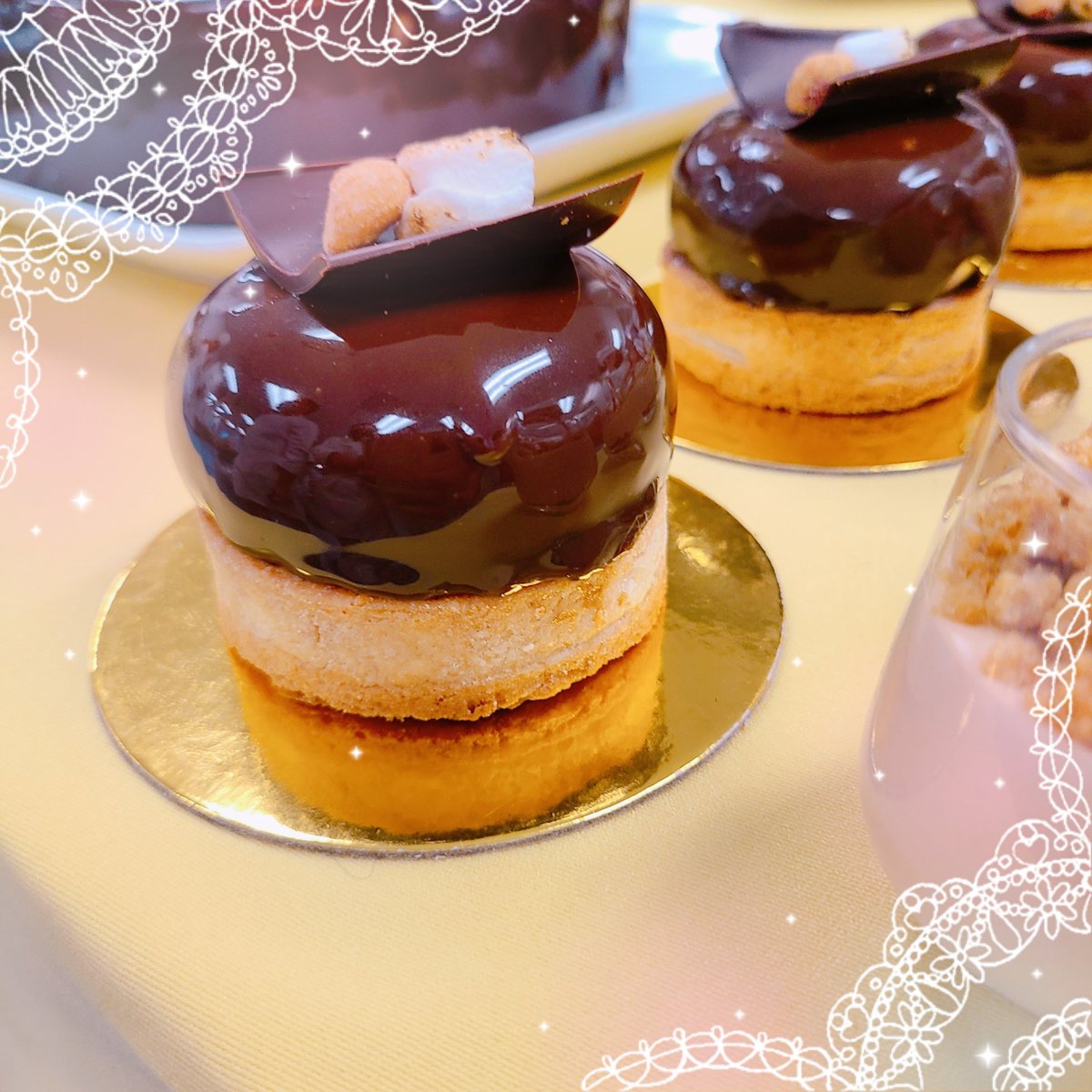 NinasNumNums's tweet photo. ˚ʚ I should make these smores verrines again, it was super easy and tasty 👺🤬🤬👹😡ɞ˚
~°♡°~
˚ʚ🌸ɞ˚
( \ / )
(„• ֊ •„)・・‿︵‿୨ tags ୧‿︵‿
#smores #verrines #tart #tarts #entremet #entremets #pastrychef #pastry #pastries #halloween #october #fall #autumn #chocolate https://t.co/eAse5wR6Zq