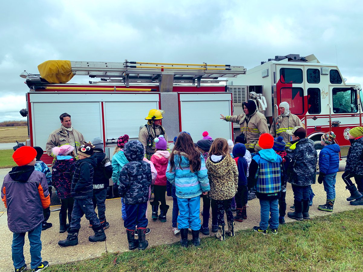 ourstoryroom113's tweet photo. We had some very special visitors on Friday!!!🥰 Our local firefighters, paramedics and police all brought their vehicles for us to explore and ask questions!  We are so grateful that they took time out of their busy days to teach us about safety and their jobs♥️🚓🚑🚒🚨✨ https://t.co/h0LQzjxC8S