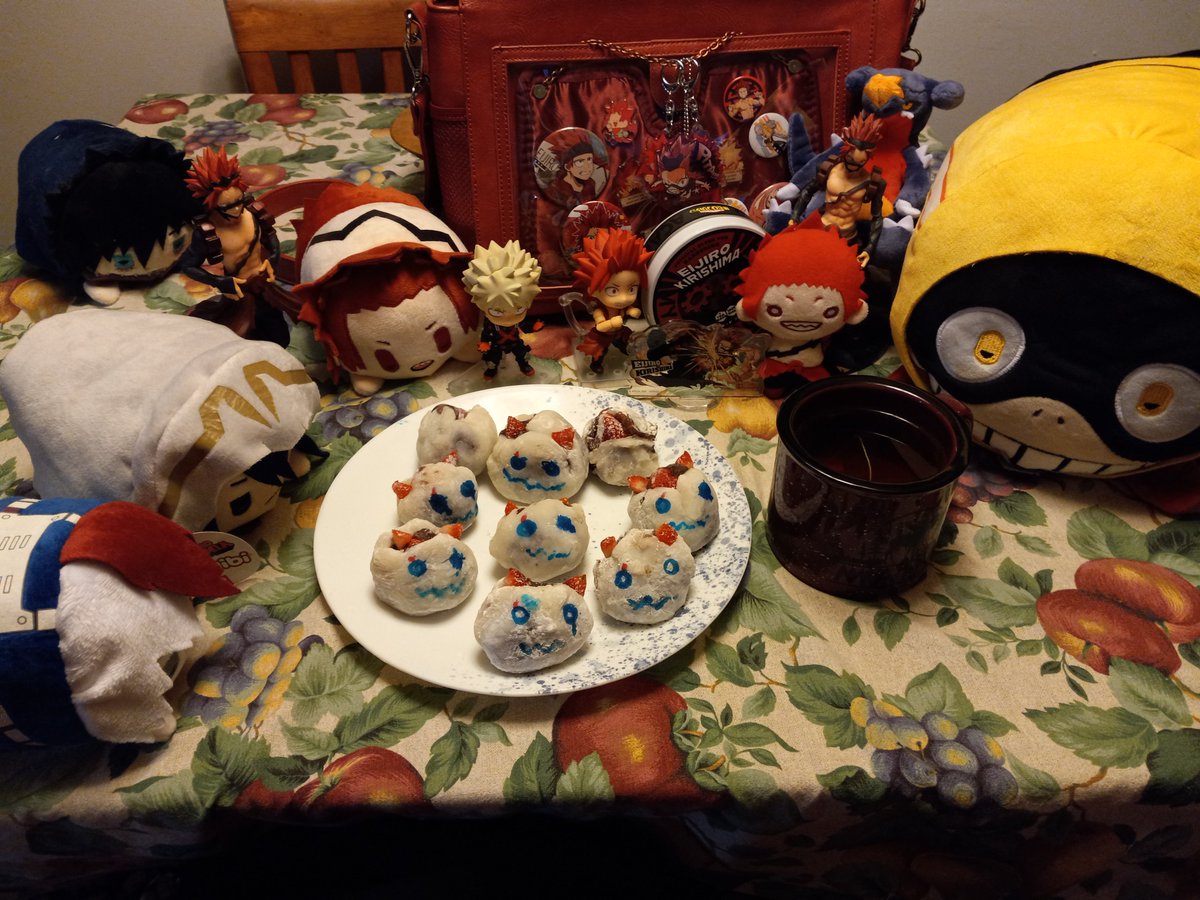 morteaforutoo's tweet photo. Happy Birthday to everyone's chivalrous hearted hero Kirishima Eijirou! ❤🤜🤛⚙️

I made strawberry daifuku this year! Sorry they turned out a bit rough but they taste great at least💦
#切島鋭児郎生誕祭2022 
#切島鋭児郎誕生祭2022 https://t.co/OpaVAgWZyt