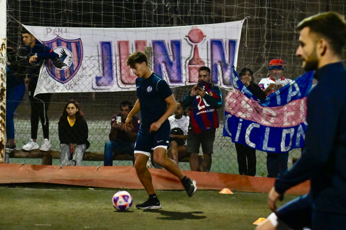 SanLorenzo's tweet photo. 🔛 ¡El Ciclón se movió en Junín!

Mañana, desde las 21.30 🆚 Sarmiento, por la fecha 26 del Torneo de la Liga. https://t.co/KhVTScFtfW