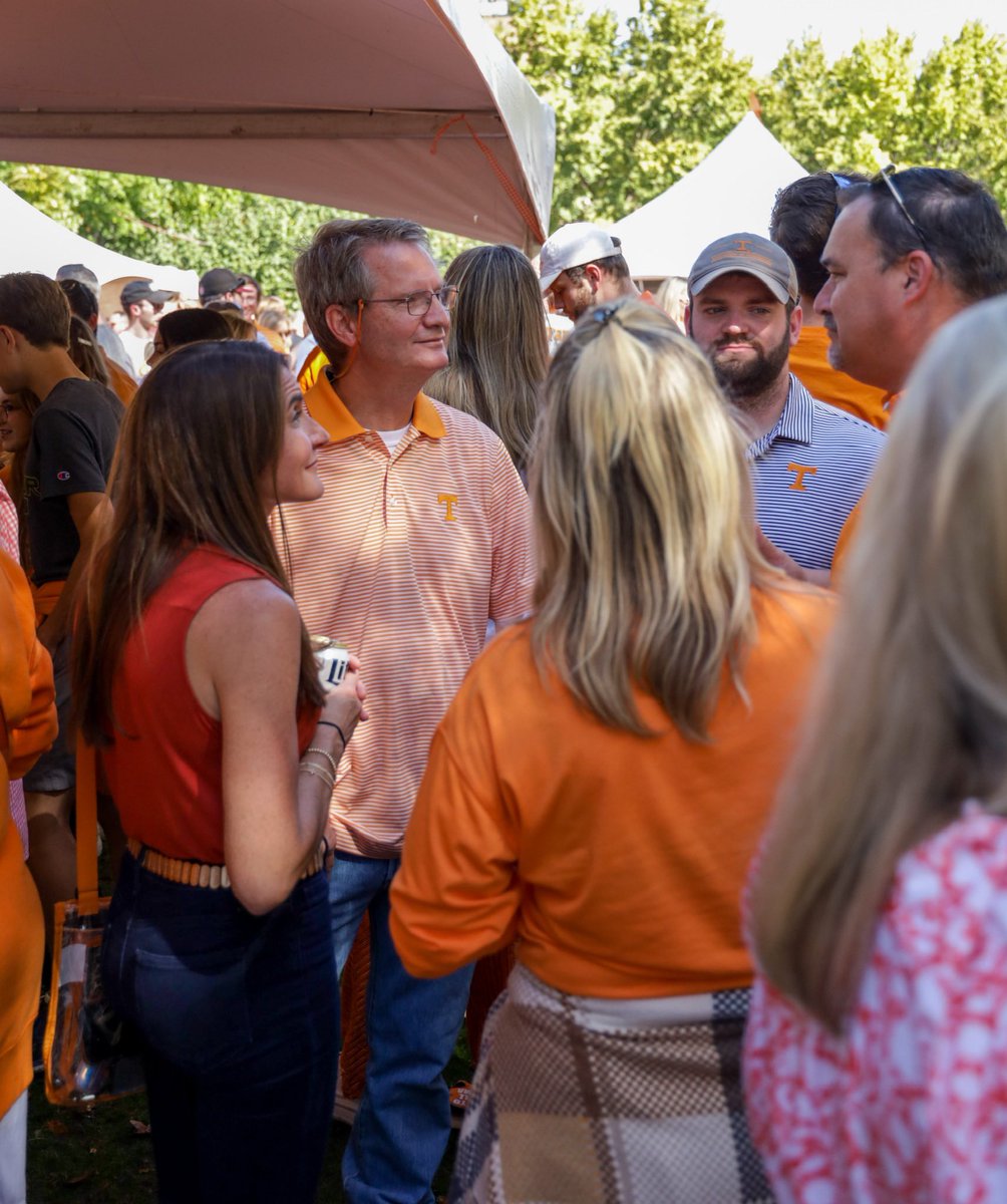 DriscollForKnox's tweet photo. Thanks to everyone who came out to our tailgate yesterday with @D1_HardinValley @nextlevelnil and RecruitMe app!! @timburchett @joyce_zach @tlips03 @Connor_Pav @BJ_Edwards5 @VoteMarsha https://t.co/YJL4wT710T
