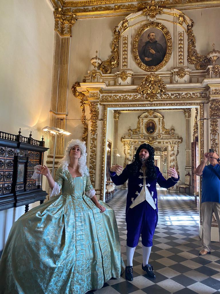 Ambfiteatre's tweet photo. Gran visita teatralitzada vam fer ahir al @PalauDucal dels Borja de Gandia ! 👏👏👏
Gràcies a tots i totes els que vàreu vindre, va ser un plaer! 🏰🎭
Encara no has gaudit d'una visita teatralitzada? A què esperes? 
Fes ja la teua reserva per a la següent: diumenge 30 d'octubre! https://t.co/hPAUSFOxkF