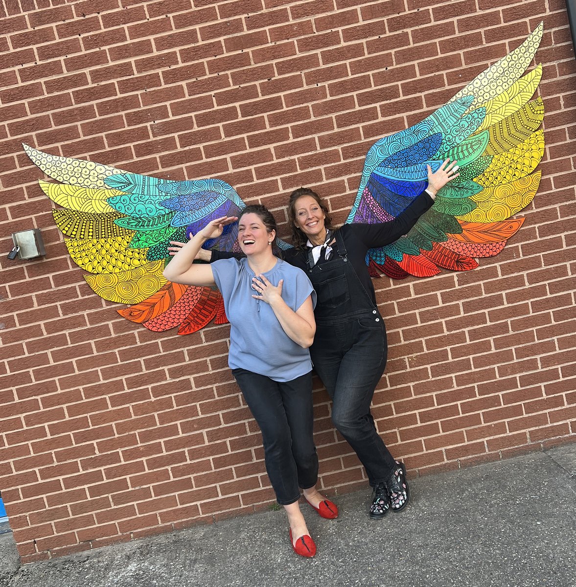 allwillstrusts's tweet photo. We hope our 🎠horse flies this week at the big auction! Will you be bidding?

Here's artist @vicPictoria with her wings at the @MakingartTrails HQ, at the wrap party for the @BurtonCarousel outdoor arty trail.

We have been proud sponsors throughout this project! https://t.co/whgKjbCO9a
