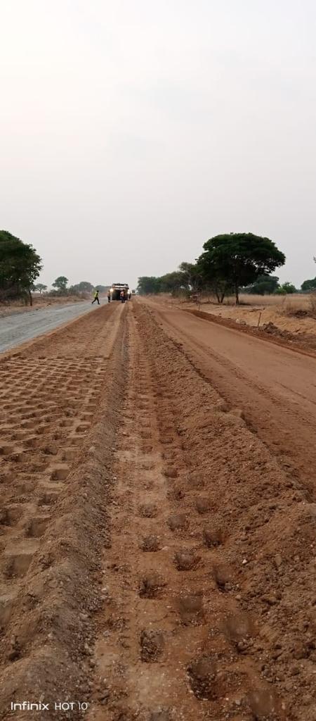 MinistryofTID's tweet photo. #Marondera-Wedza Road
Cement stabilization in progress on the Mushandirapamwe road construction
#ImprovedInfrastructure
#Goodroadnetwork
#NDS1 #Vision2030
@MhonaFelix
@nickmangwana
@HeraldZimbabwe @zinaraZW @DeptCommsZW @ZimGvt_NDS1 @ZBCNewsonline https://t.co/A1p8wPLkjZ
