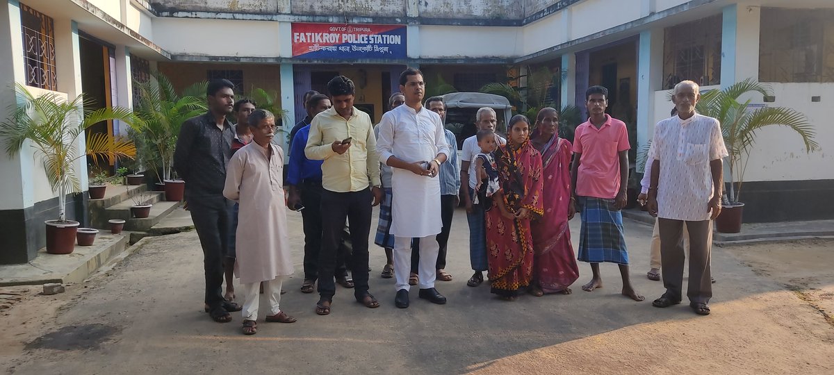RakhuDasTPYC's tweet photo. I visited to the house of Atayur, who lost his eye in an attacked by BJP goons and as the #Fatikroy PS refused to accept the case, thats why I went to the police station with the victim's family and demanded that the police accept the case and take action. https://t.co/rtTvBltp73