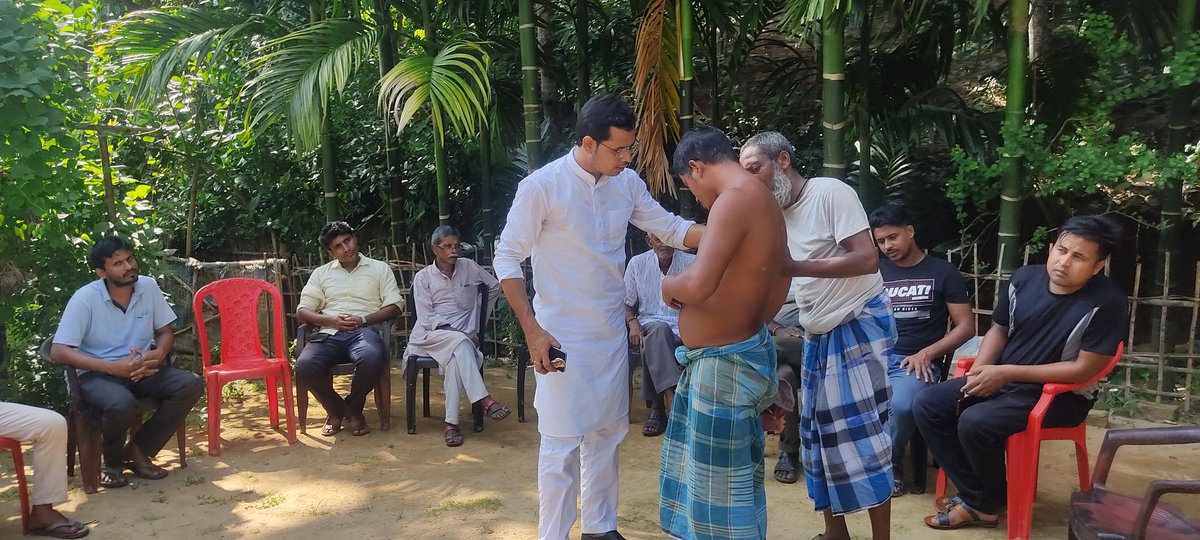 RakhuDasTPYC's tweet photo. I visited to the house of Atayur, who lost his eye in an attacked by BJP goons and as the #Fatikroy PS refused to accept the case, thats why I went to the police station with the victim's family and demanded that the police accept the case and take action. https://t.co/rtTvBltp73