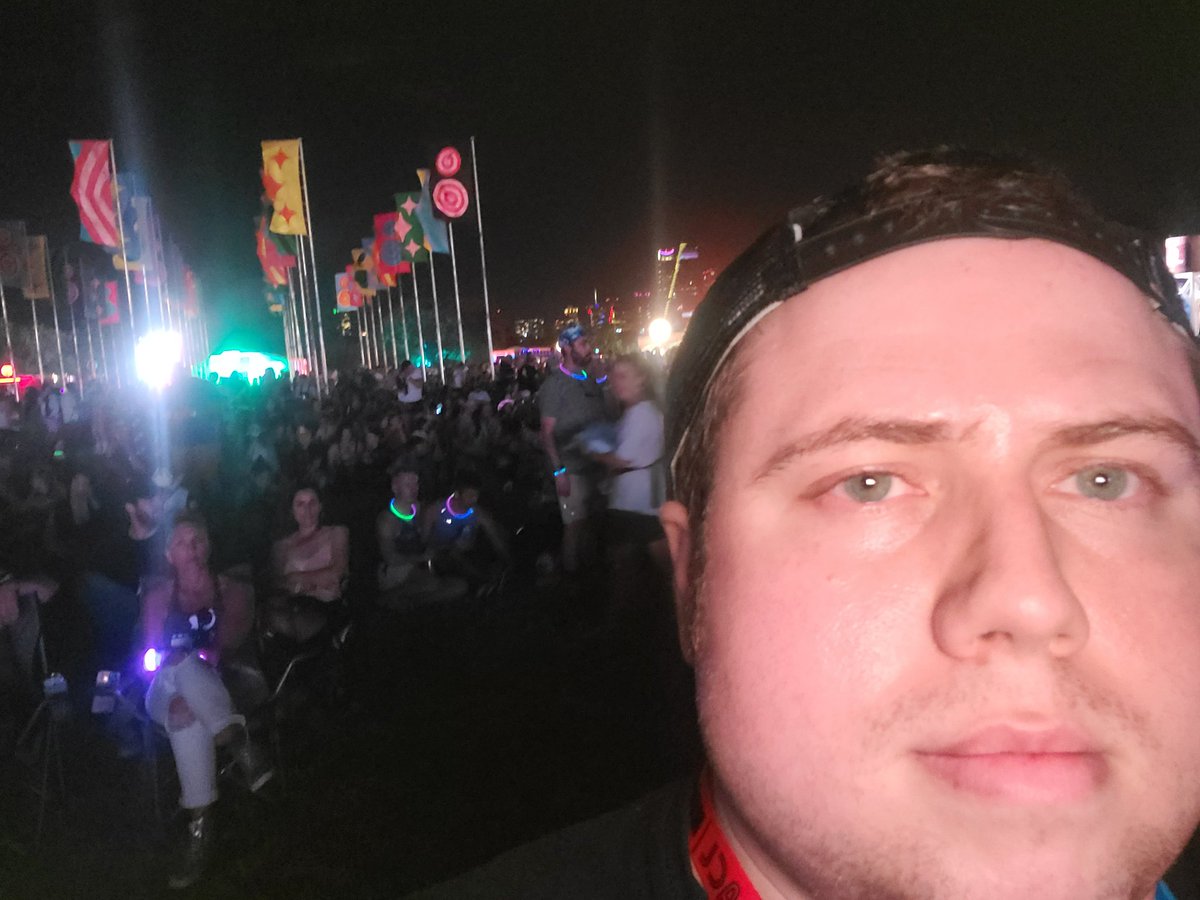 GHawkTHEHawk's tweet photo. The best thing about a loud festival is you can fart all you want nobody notices. 
@KaceyMusgraves Can't wait 2 c u https://t.co/kQpv83Nwa3