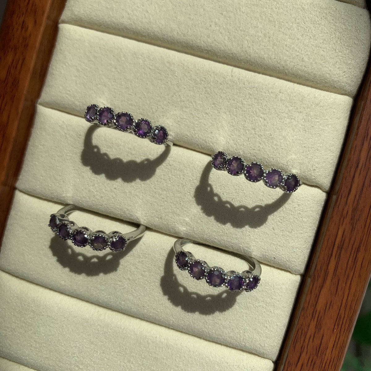 rockeastgem's tweet photo. Amethsyt Band Alloy Ring 1.5usd per piece 
#amethyst #amethystring #crystalring https://t.co/75Wp0OTMdp