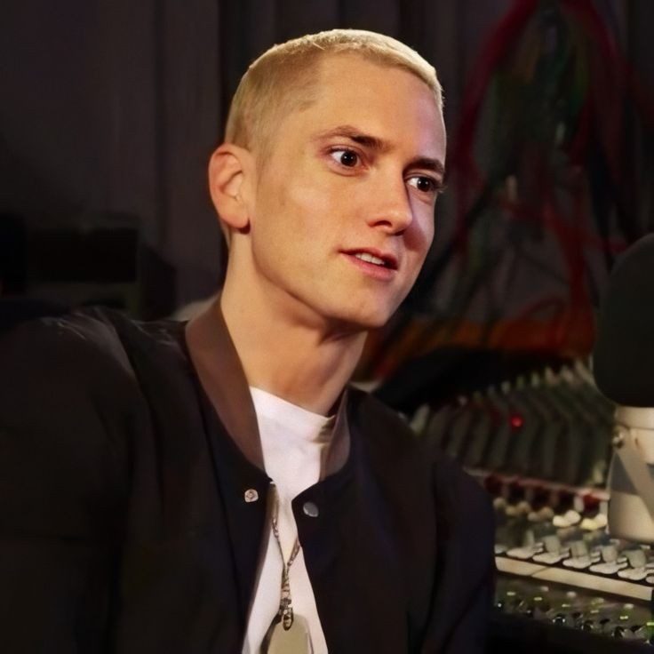 JustAStan18's tweet photo. Happy International Eminem day to all those who celebrate! 🎉
#HappyBirthdayEminem #Eminem50 https://t.co/fdnwj3Okdv