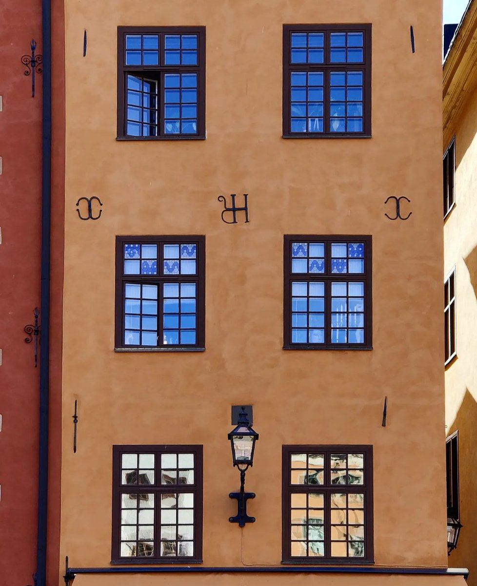 EtwTerp's tweet photo. Reflets quadrillés...
Stortorget, Gamla Stan
Stockholm 🇸🇪
Août 2022
#stockholm #suede #mathartist #maths #mathpics #stortorget #gamlastan #quadrillage #carrés #rectangles
🔶 RV sur Instagram:
📸🖍️MATHS_ARTIST✏️🎨https://t.co/huEfGDE4P8… https://t.co/8mOkC5LYFo