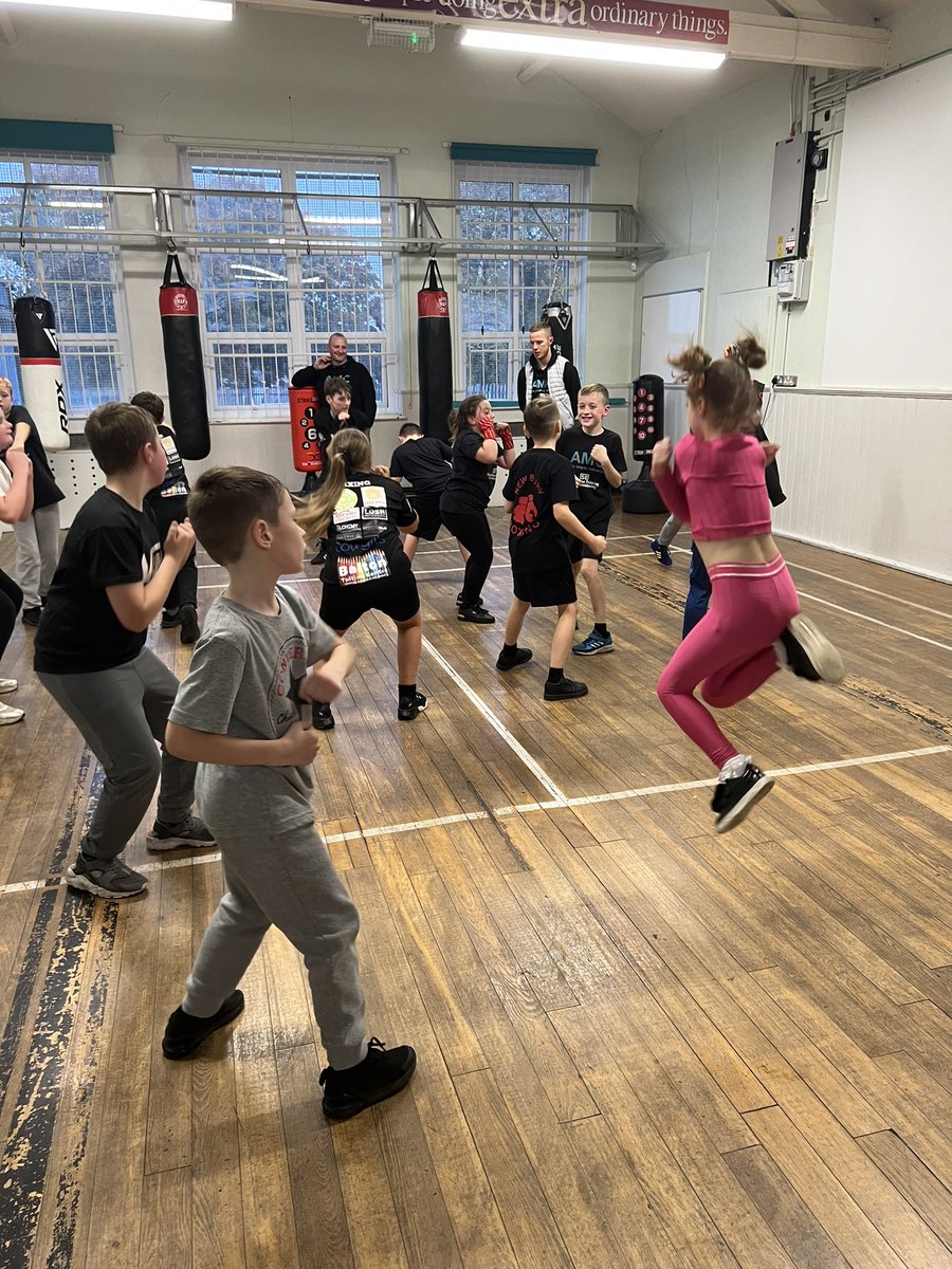 newburyboxing's tweet photo. New Bury Boxing every Wednesday at new bury community centre! 8-12yrs 5.15pm-6pm and 12-18yr 6pm-7pm. #boxing #amateurboxing #bolton #newburyboxing #farnworth #community https://t.co/KsPgvDvGav