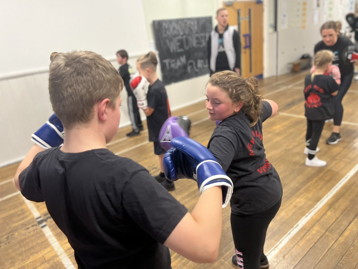 newburyboxing's tweet photo. New Bury Boxing every Wednesday at new bury community centre! 8-12yrs 5.15pm-6pm and 12-18yr 6pm-7pm. #boxing #amateurboxing #bolton #newburyboxing #farnworth #community https://t.co/KsPgvDvGav