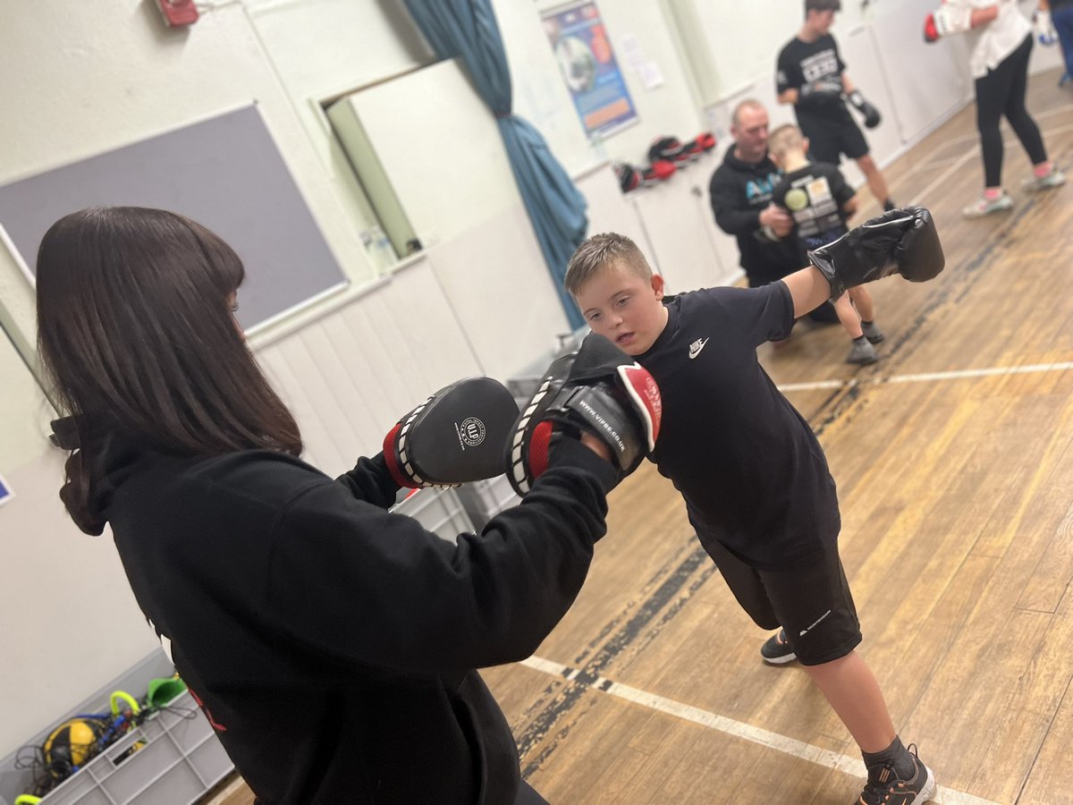 newburyboxing's tweet photo. New Bury Boxing every Wednesday at new bury community centre! 8-12yrs 5.15pm-6pm and 12-18yr 6pm-7pm. #boxing #amateurboxing #bolton #newburyboxing #farnworth #community https://t.co/KsPgvDvGav